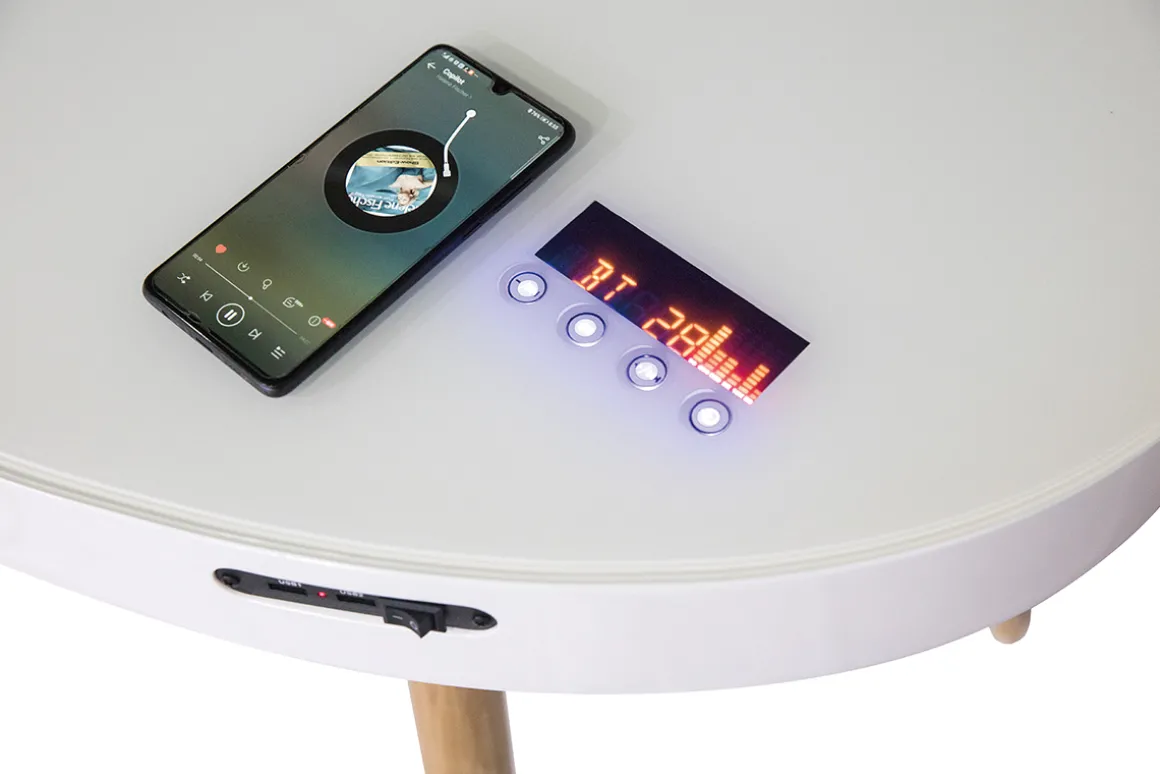 Miliboo Bureau Design-Bureau connecté multimédia verre blanc et bois clair L120 cm HANDY