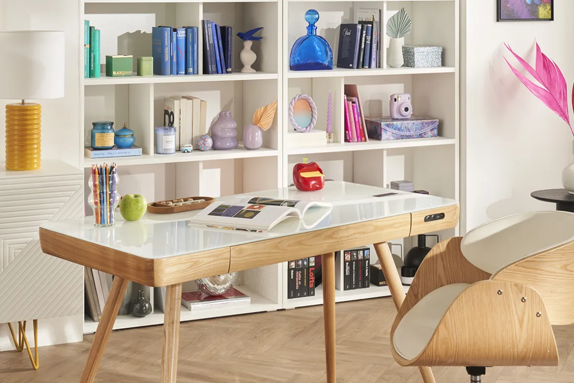 Miliboo Bureau Design-Bureau connecté multimédia avec tiroir en verre et bois clair L120 cm CLEVER