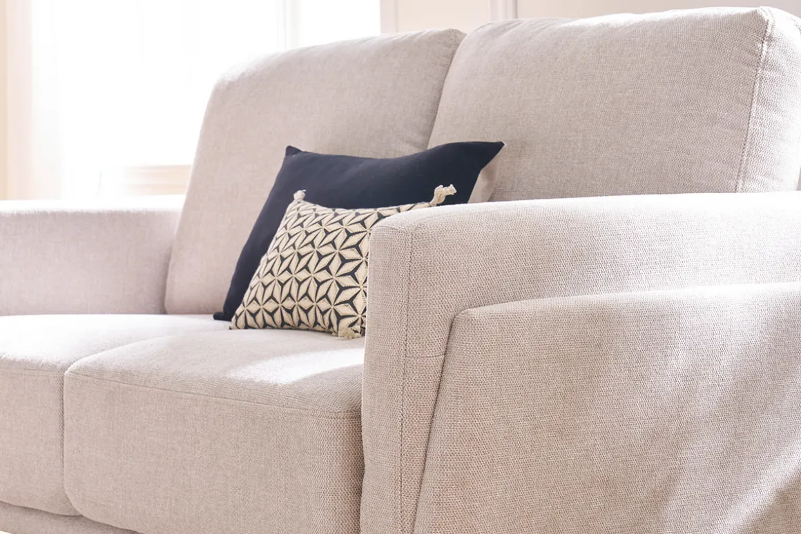 Miliboo Canapé Design|Voir Tous Les Canapés-Canapé design 2 places en tissu effet velours texturé beige et métal noir MOSCO