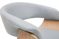 Miliboo Fauteuil De Bureau|Fauteuil De Bureau Petit Prix-Chaise de bureau à roulettes design en tissu gris clair, bois clair et acier chromé OKTAV