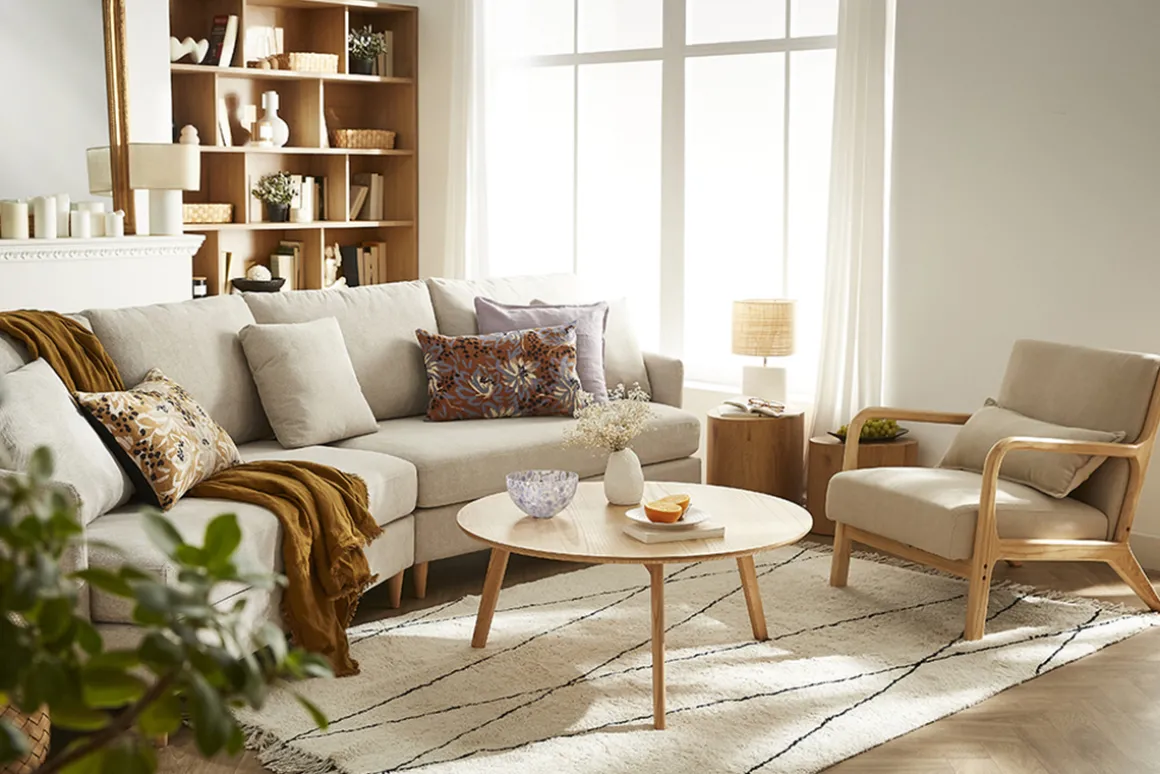 Miliboo Fauteuil Design|Voir Tous Les Fauteuils-Fauteuil scandinave en tissu effet velours gris clair et bois clair massif DERRY