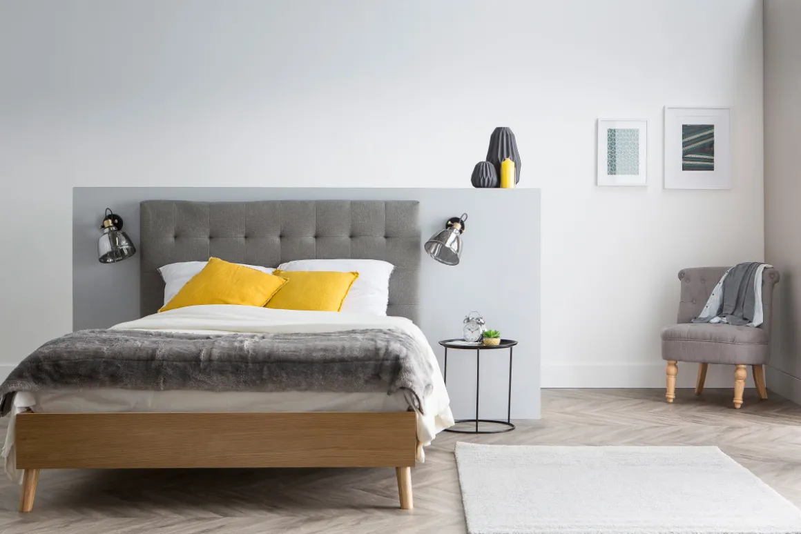 Miliboo Lit Adulte-Lit 2 places 140x200cm en bois et tissu gris capitonné LYNN